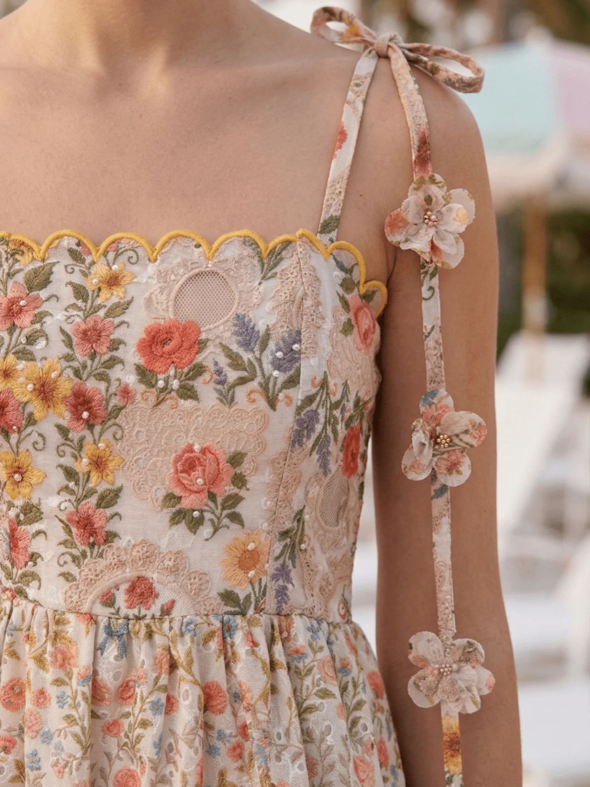 Vestido Mini Floral Romántico