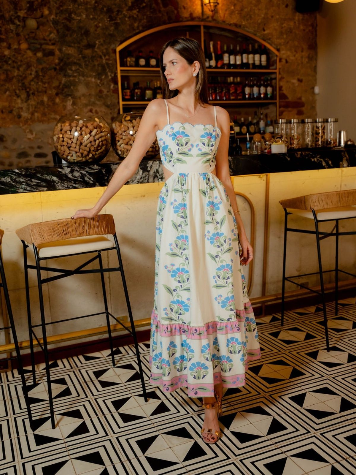 Vestido Valeria Floral Midi con Cut Out