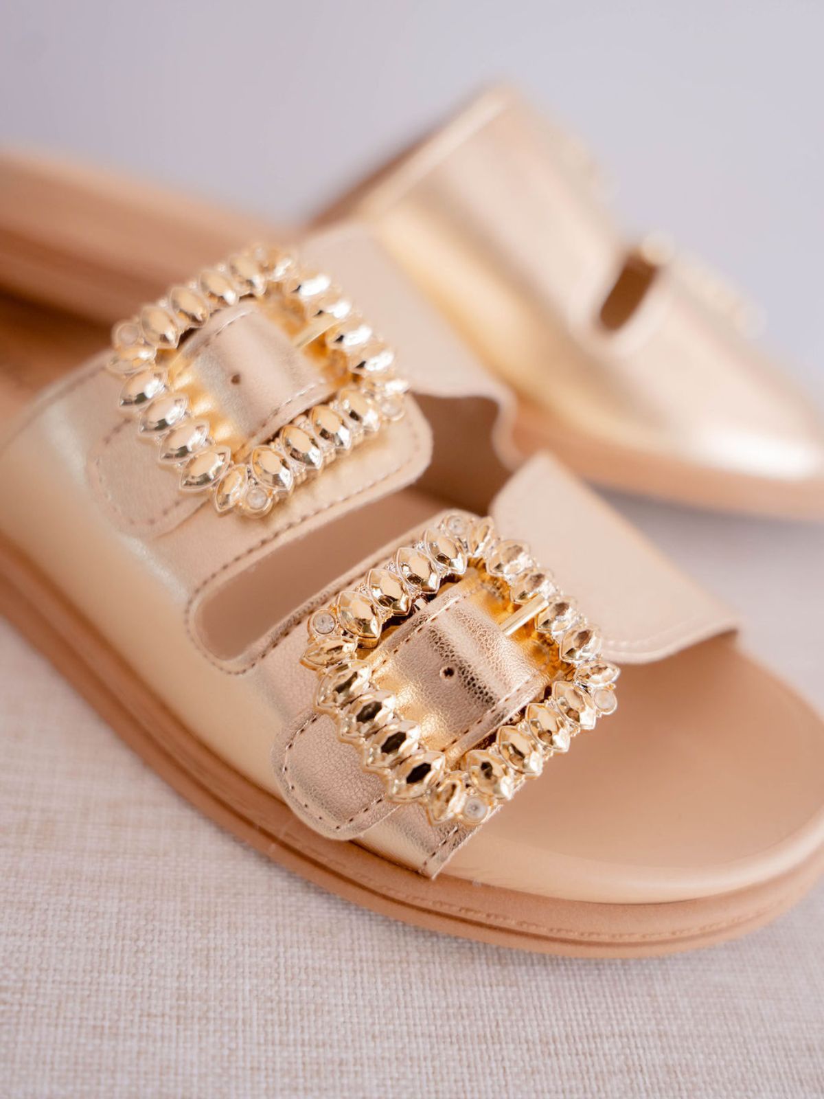 Sandalias golden buckle
