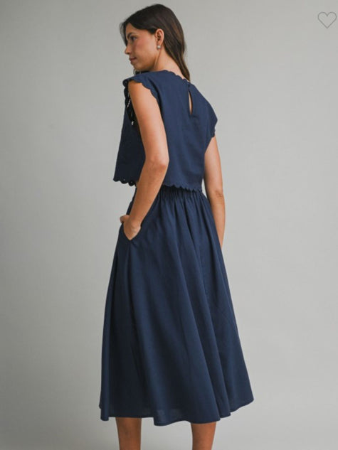 Set Midi Azul Elegante con Falda y Blusa Bordada